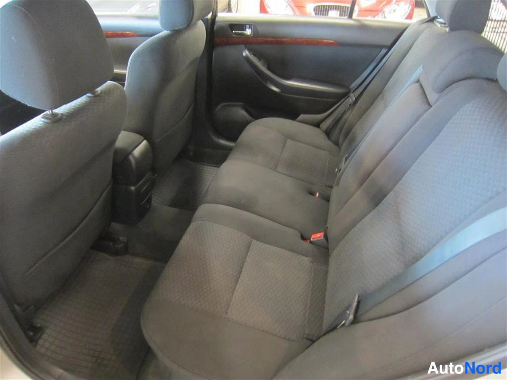 Hopea Toyota Avensis 2006, takaistuimet, kuva 9