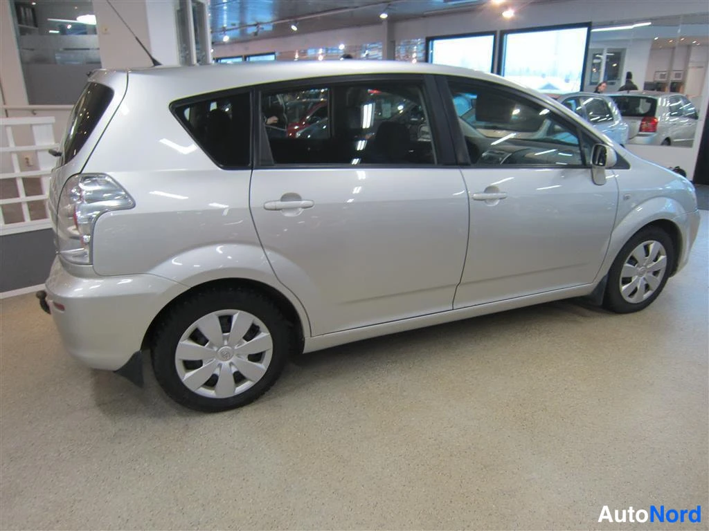 Hopea Toyota Corolla Verso 2005, sivulta, kuva 4