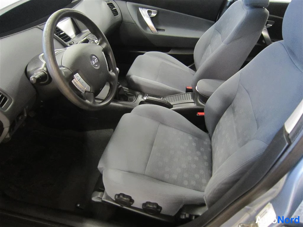 Sininen Nissan Primera 2006, etuistuimet, kuva 11