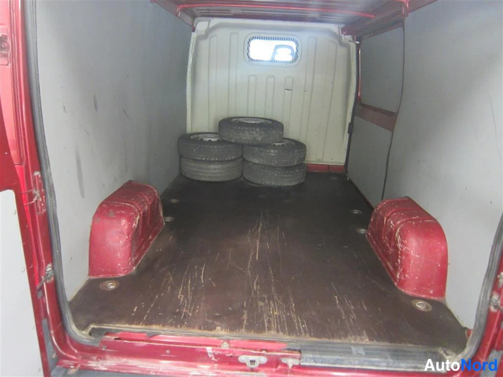 Punainen Fiat Ducato 2006, tavaratila, kuva 11