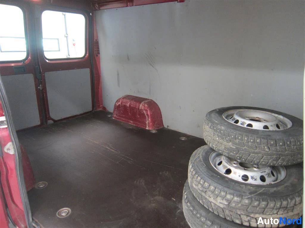 Punainen Fiat Ducato 2006, tavaratila, kuva 12