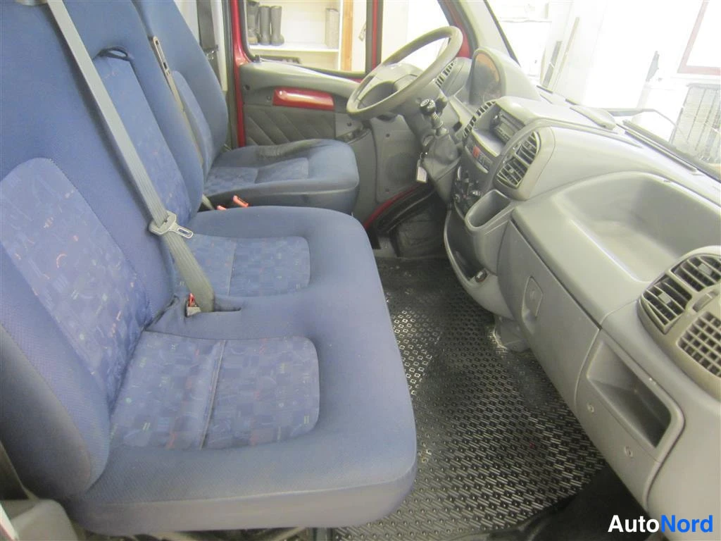 Punainen Fiat Ducato 2006, ohjaamo, kuva 10