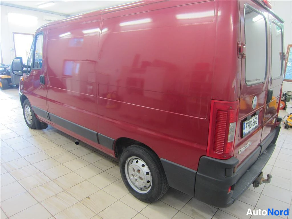 Punainen Fiat Ducato 2006, takaviisto, kuva 5