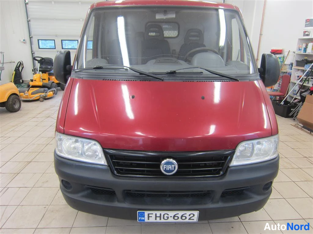 Punainen Fiat Ducato 2006, edestä, kuva 2