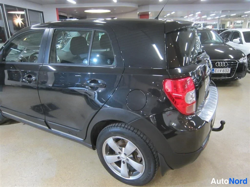 Musta Toyota Urban Cruiser 2010, takaviisto, kuva 6