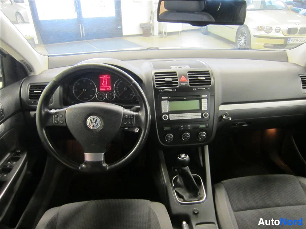 Hopea Volkswagen Golf 2007, ohjaamo, kuva 11