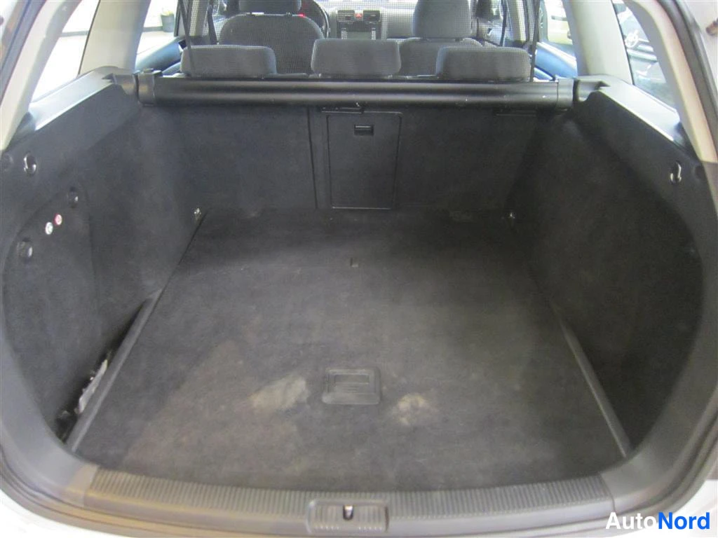 Hopea Volkswagen Golf 2007, tavaratila, kuva 15
