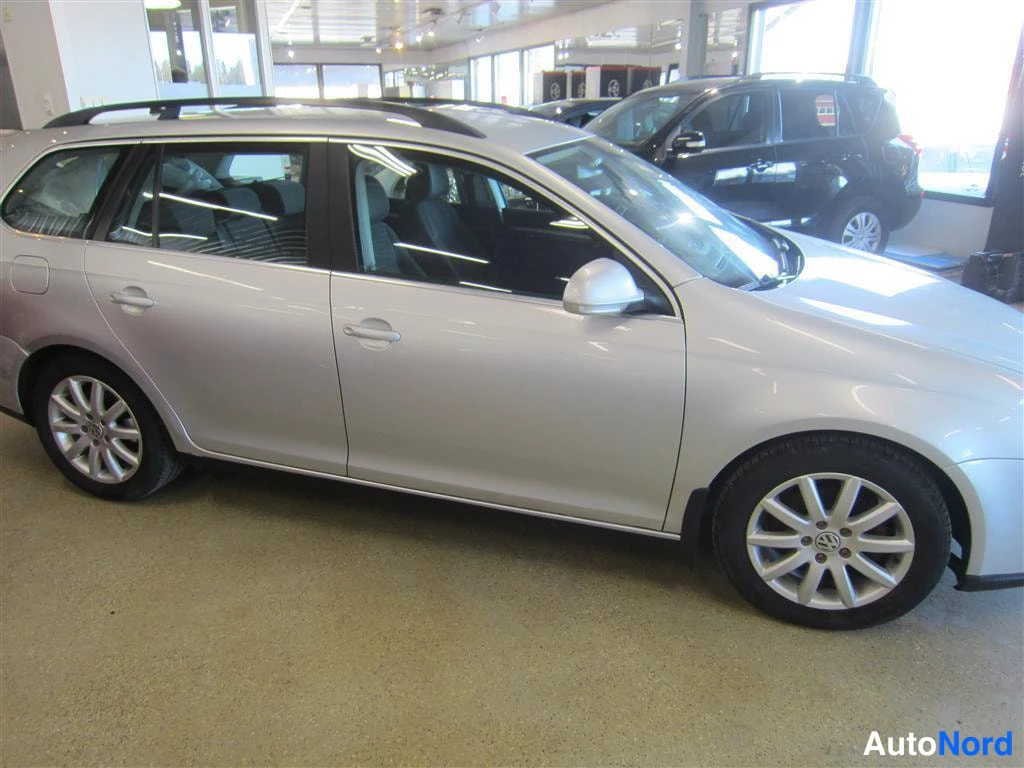 Hopea Volkswagen Golf 2007, sivulta, kuva 5