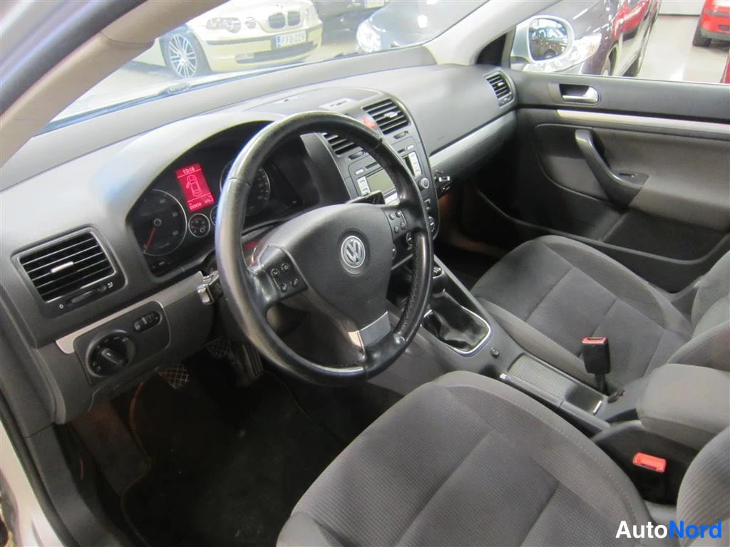 Hopea Volkswagen Golf 2007, ohjaamo, kuva 10