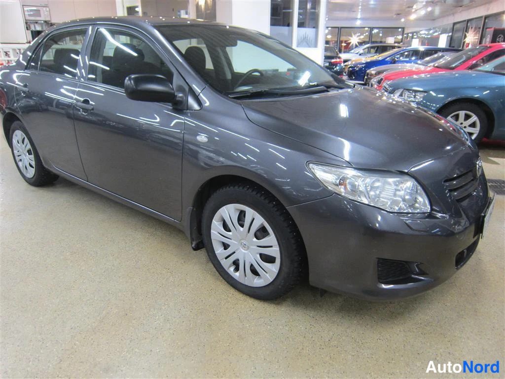 Harmaa Toyota Corolla 2008, etuviisto, keula oikealle, kuva 3