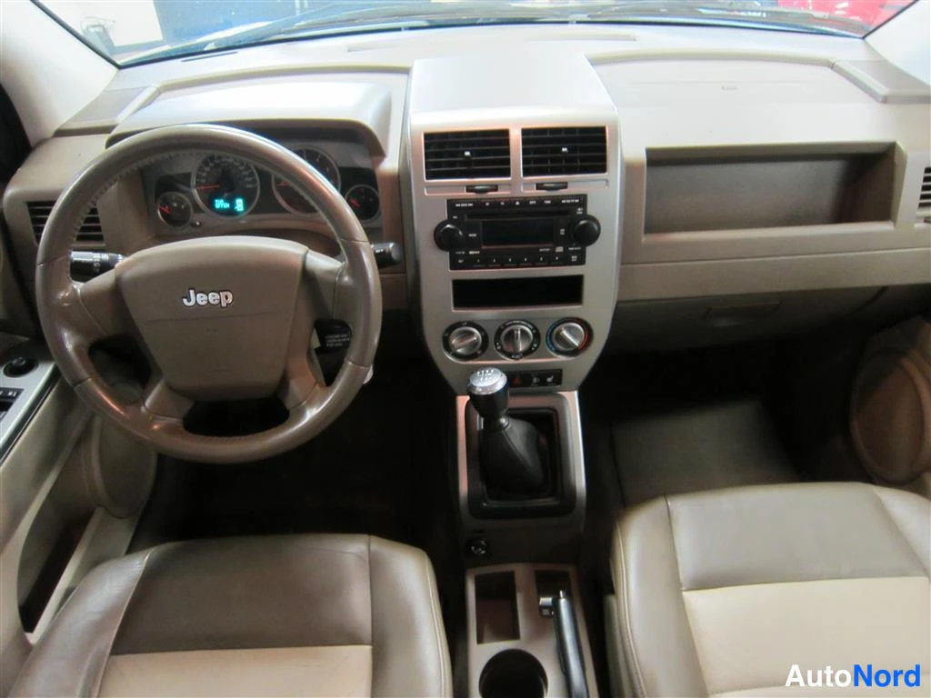 Beige Jeep Compass 2007, ohjaamo, kuva 7