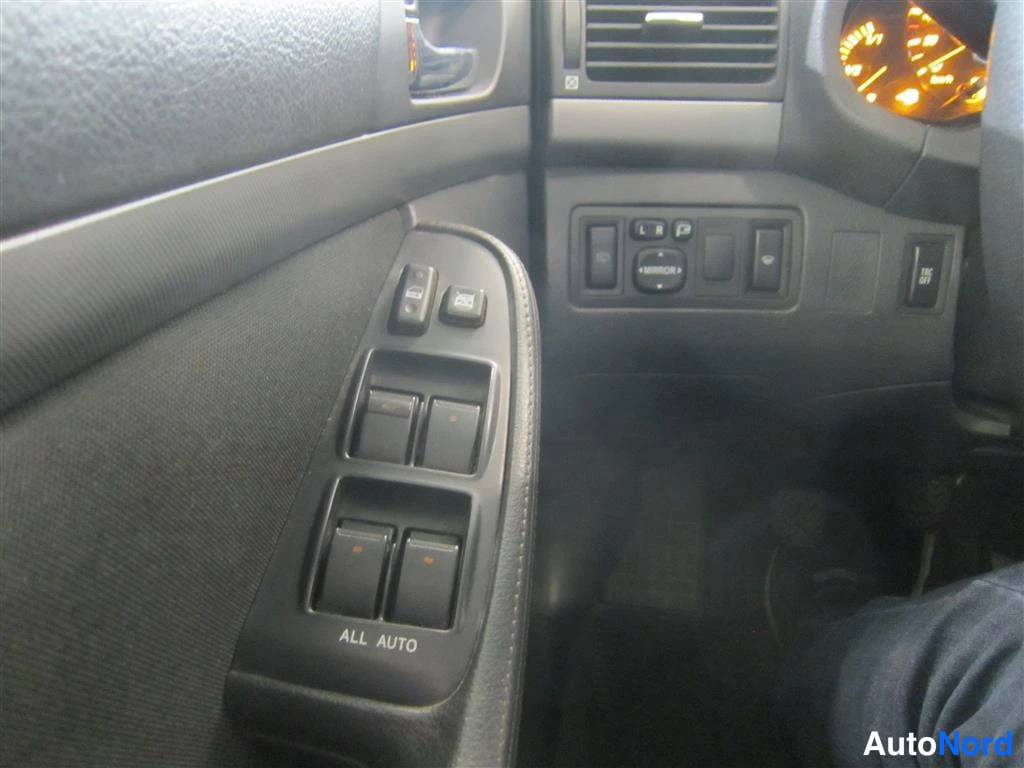 Harmaa Toyota Avensis 2006, yksityiskohta, kuva 19