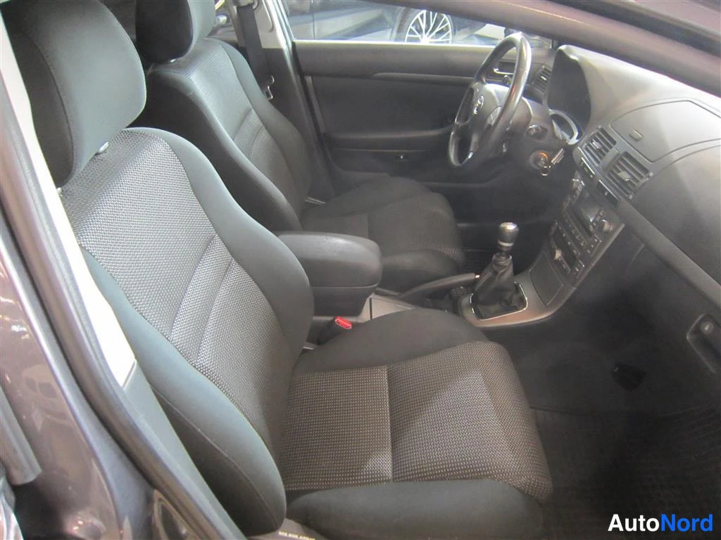 Harmaa Toyota Avensis 2006, etuistuimet, kuva 10