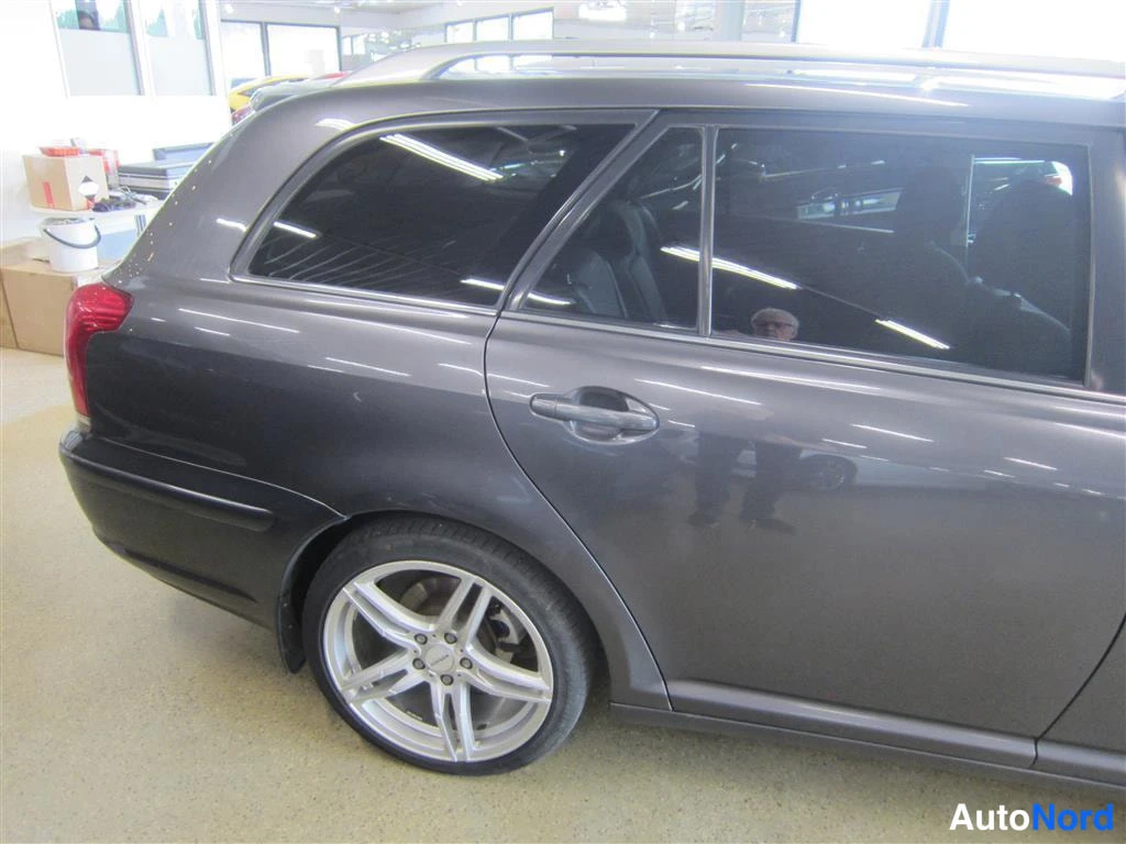 Harmaa Toyota Avensis 2006, takaviisto, kuva 7