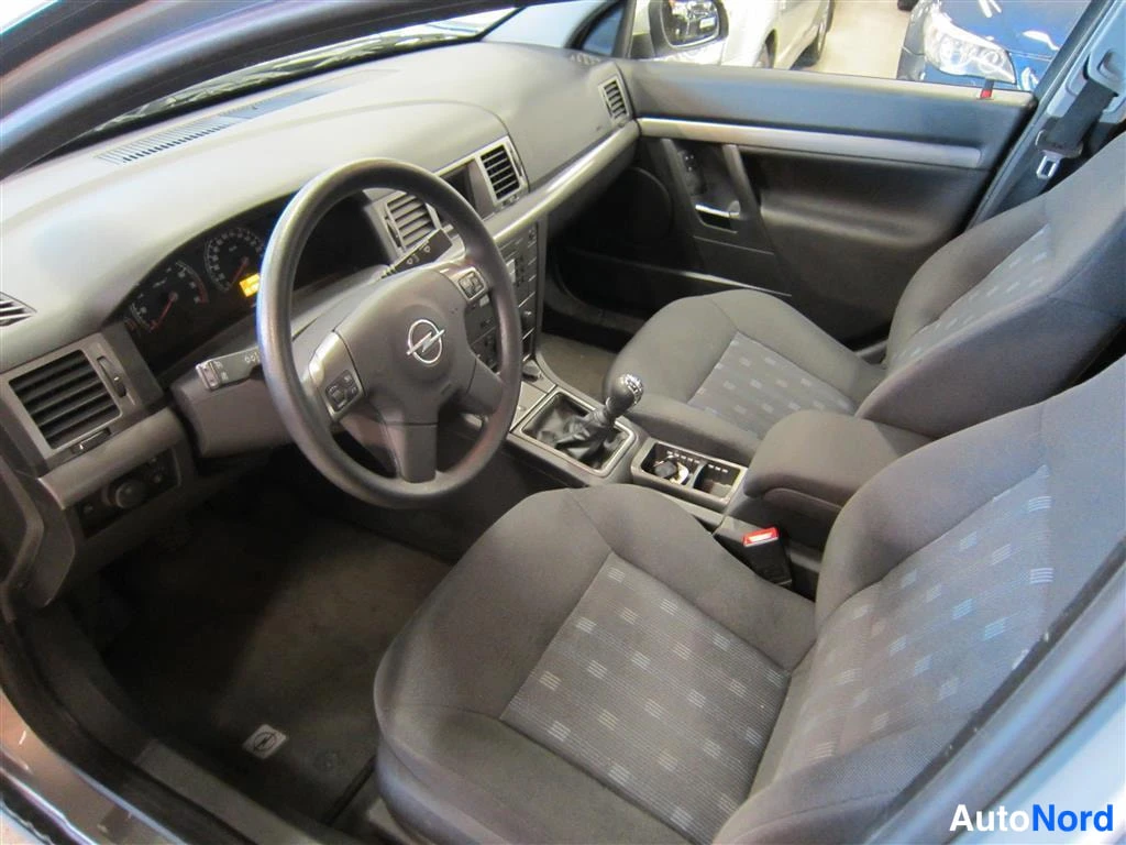 Beige Opel Vectra 2006, ohjaamo, kuva 6