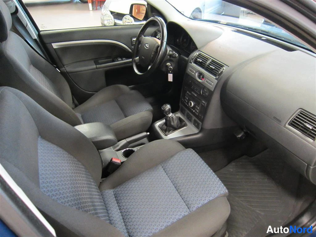 Vihreä Ford Mondeo 2007, ohjaamo, kuva 8