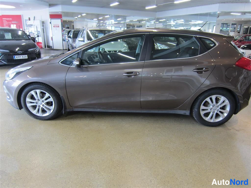 Beige Kia Ceed 2012, etuviisto, keula vasemmalle, kuva 2