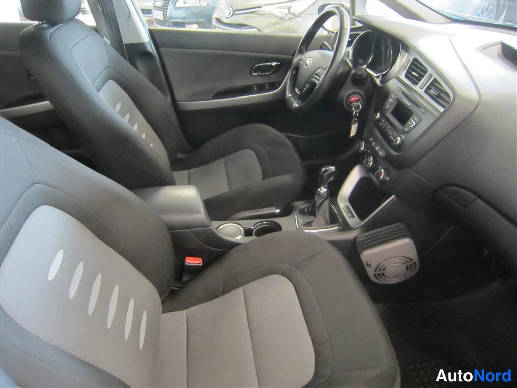 Beige Kia Ceed 2012, ohjaamo, kuva 11