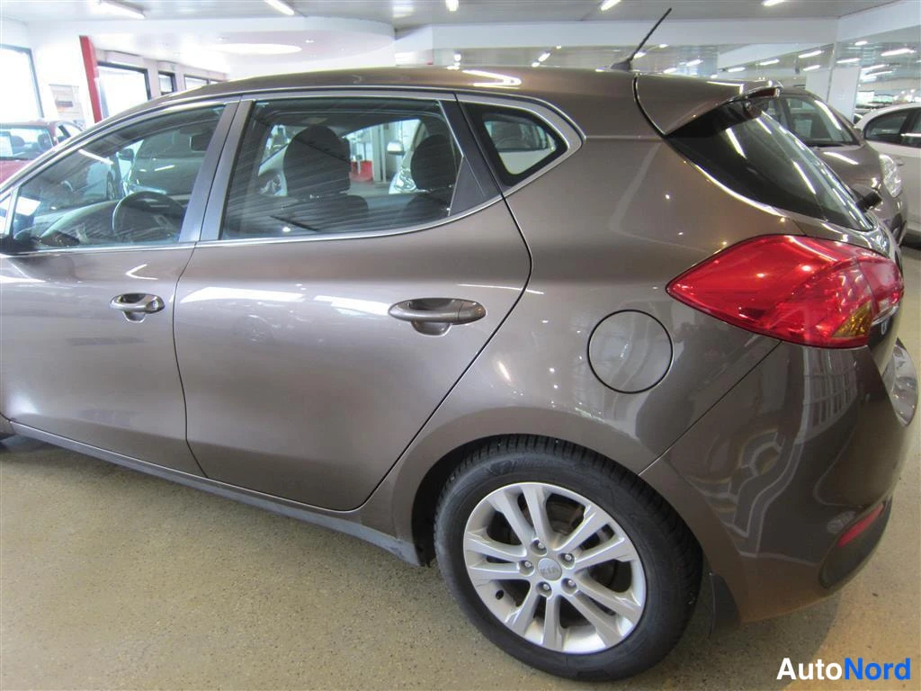 Beige Kia Ceed 2012, takaviisto, kuva 6