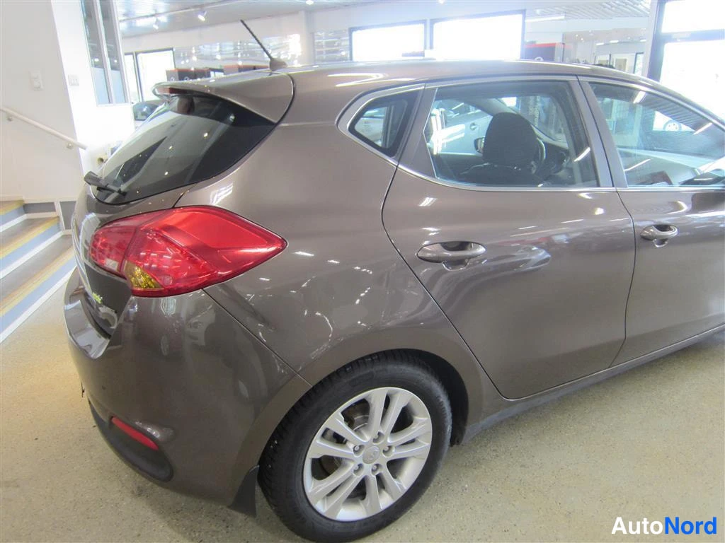 Beige Kia Ceed 2012, takaviisto, kuva 7