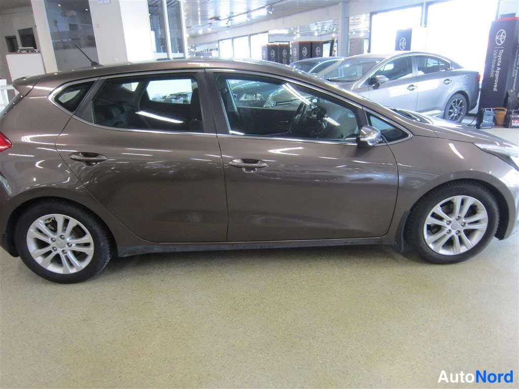 Beige Kia Ceed 2012, etuviisto, keula oikealle, kuva 3