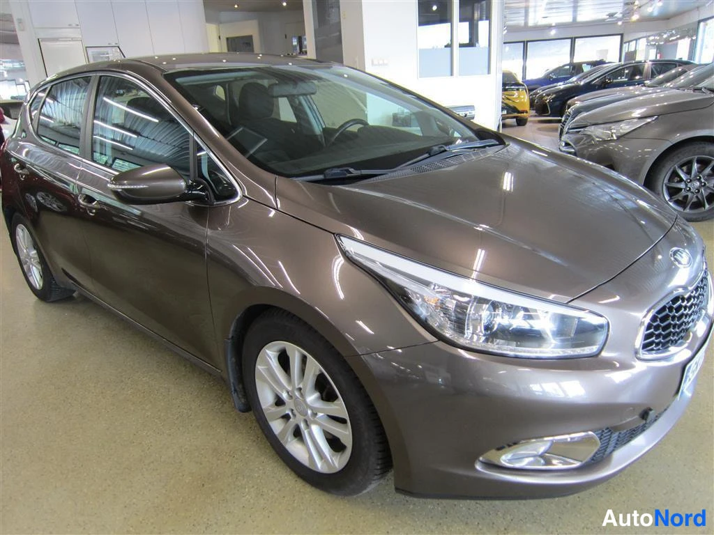 Beige Kia Ceed 2012, etuviisto, keula oikealle, kuva 4
