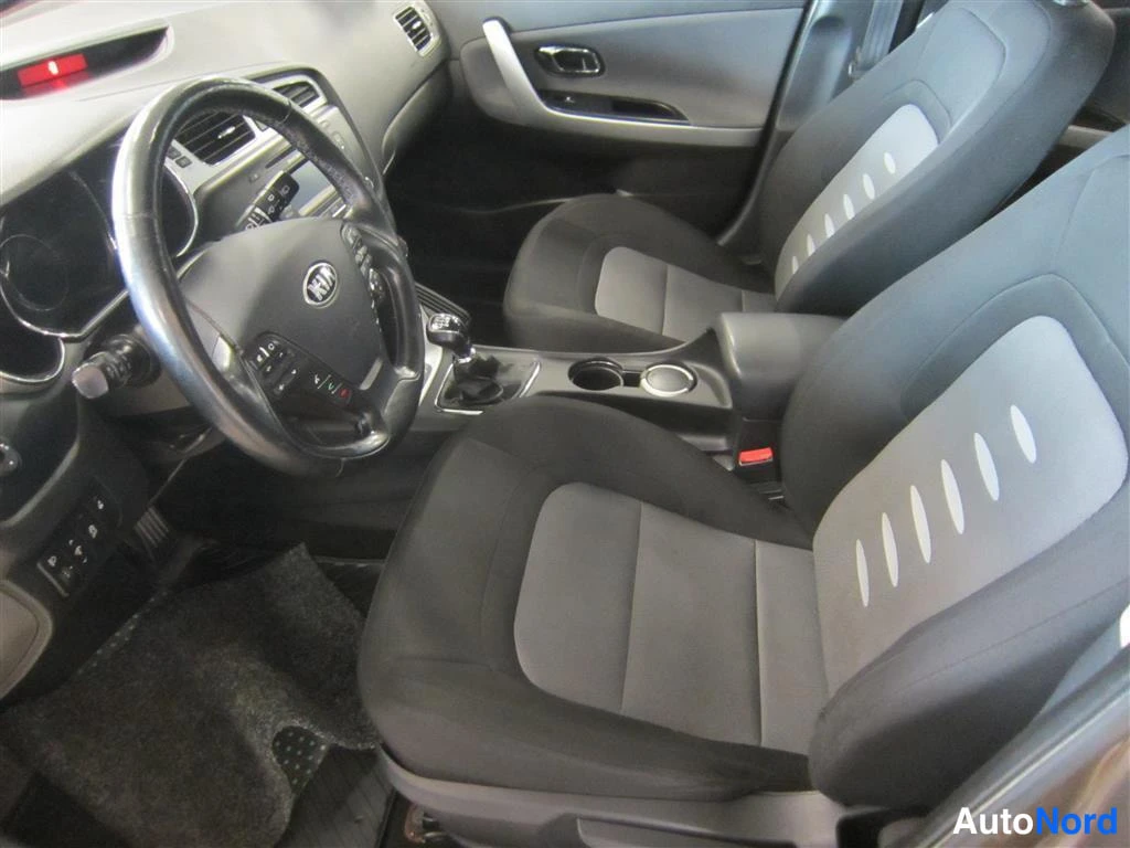 Beige Kia Ceed 2012, ohjaamo, kuva 10