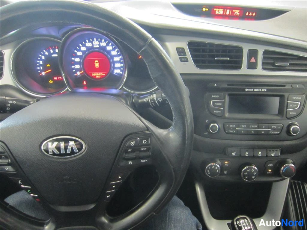 Beige Kia Ceed 2012, yksityiskohta, kuva 15