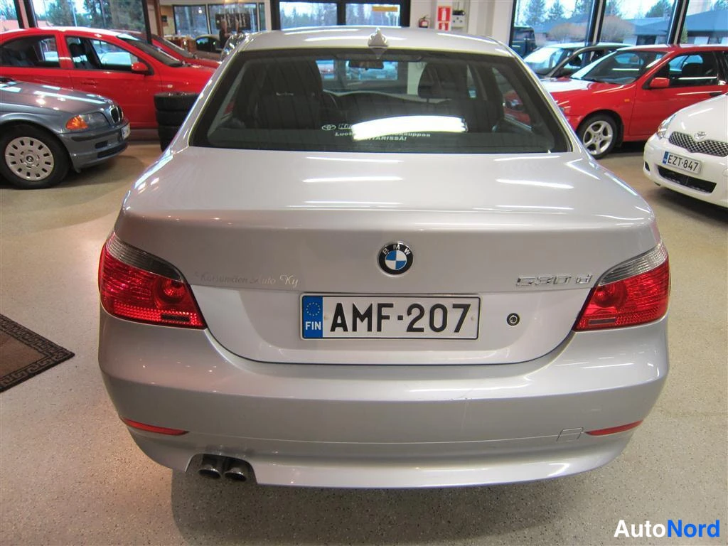 Harmaa BMW 530d 2004, takaa, kuva 5