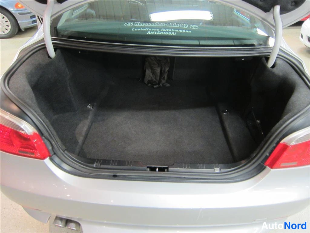 Harmaa BMW 530d 2004, tavaratila, kuva 9