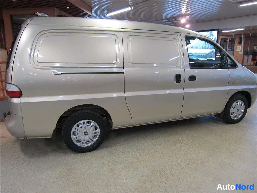 Ruskea Hyundai H1 Van 2005, sivulta, kuva 4
