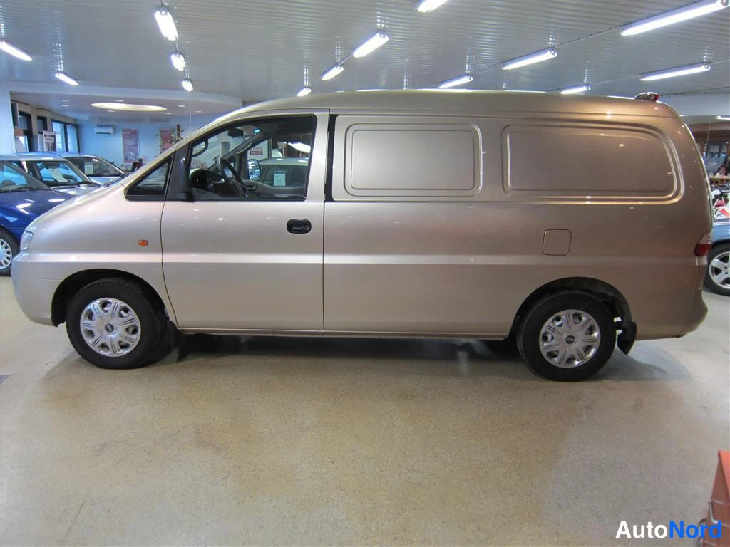 Ruskea Hyundai H1 Van 2005, sivulta, kuva 3
