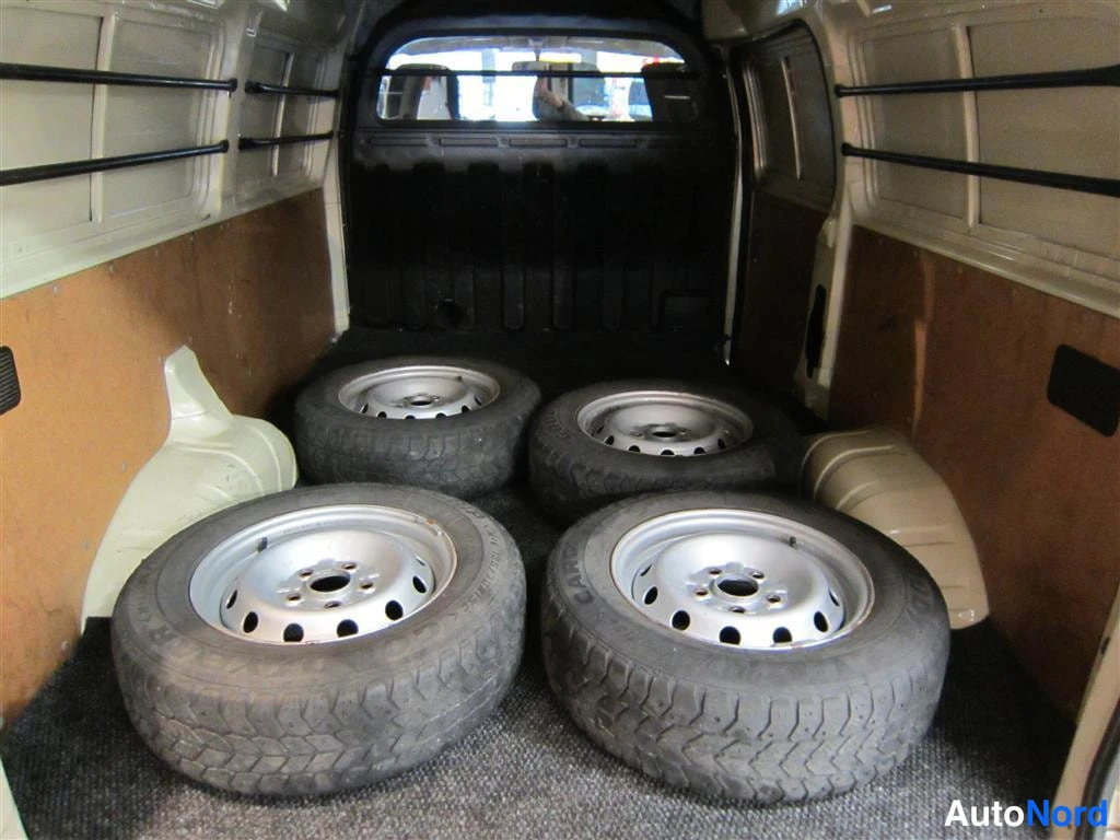 Ruskea Hyundai H1 Van 2005, tavaratila, kuva 9