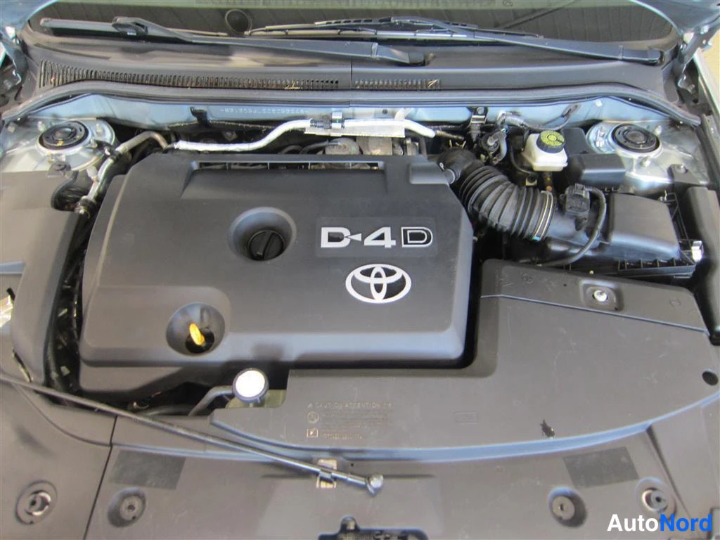 Hopea Toyota Avensis 2007, moottoritila, kuva 12