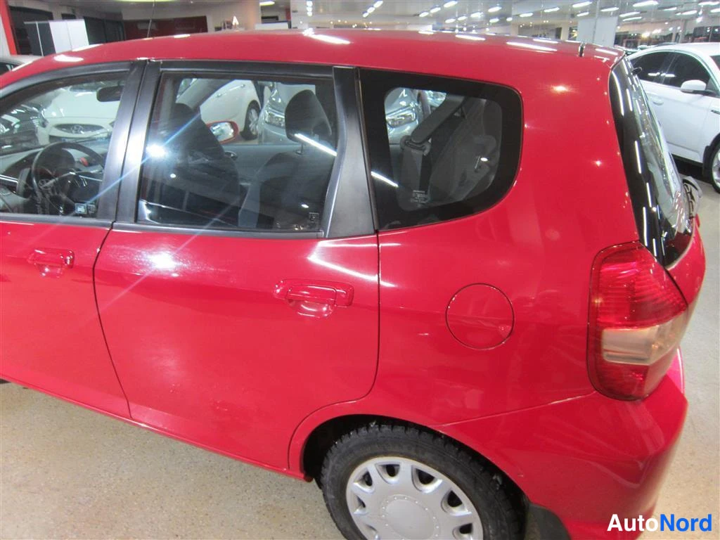 Punainen Honda Jazz 2008, takaviisto, kuva 7