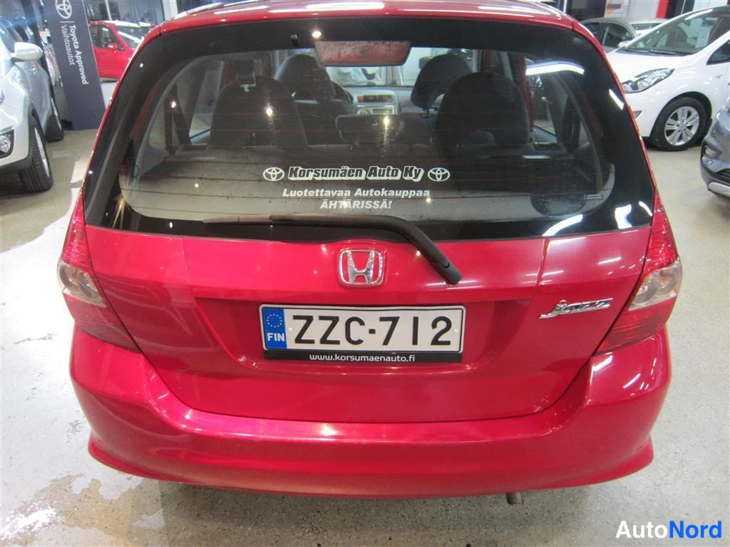 Punainen Honda Jazz 2008, takaa, kuva 8