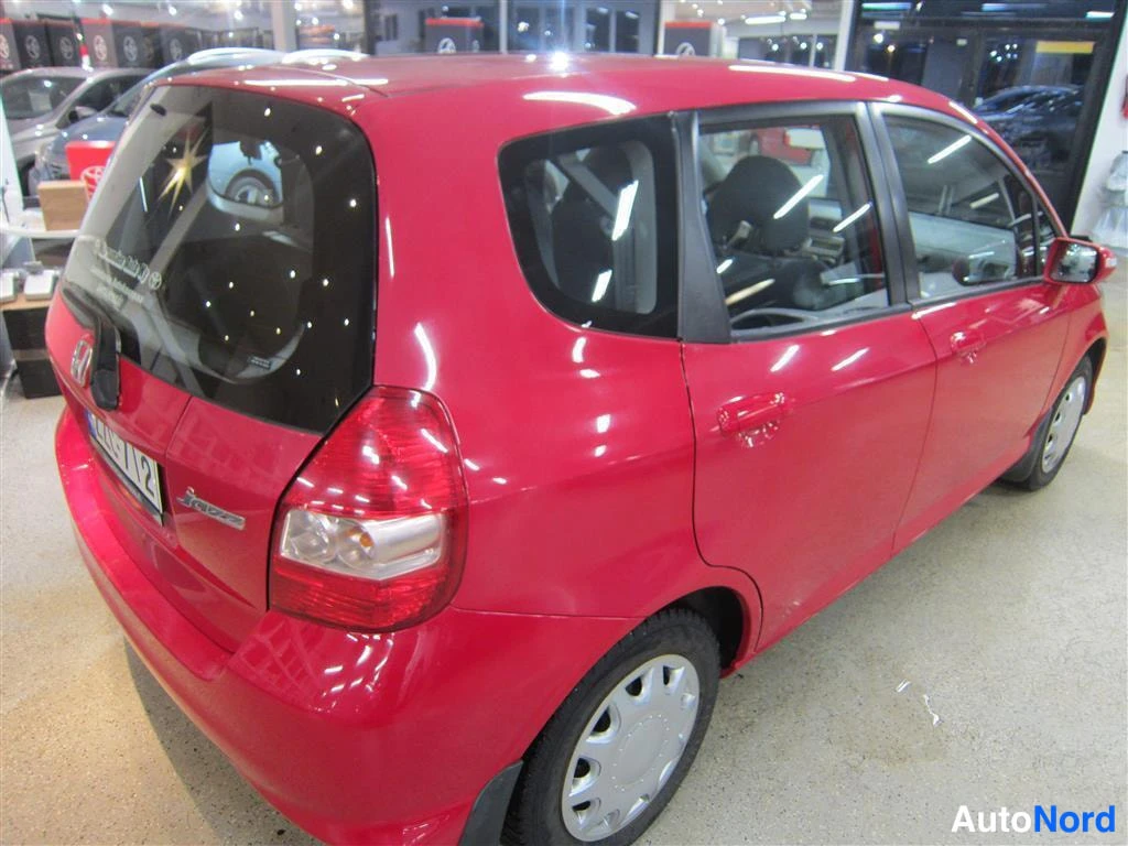 Punainen Honda Jazz 2008, takaviisto, kuva 6