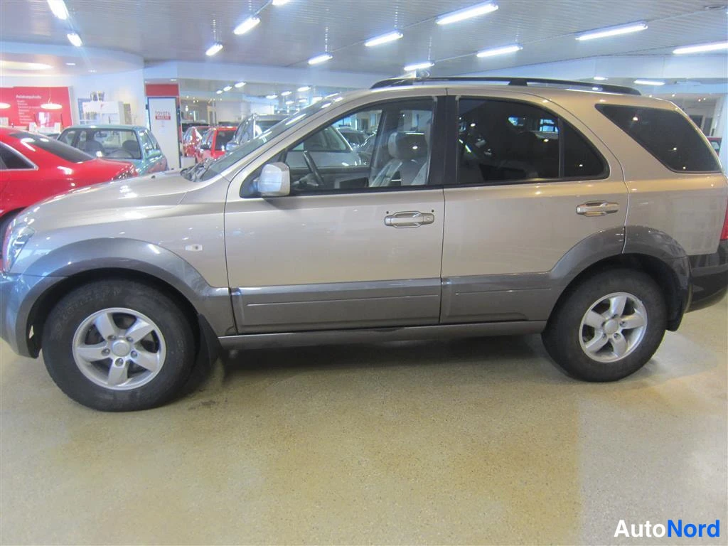 Valkoinen Kia Sorento 2008, sivulta, kuva 5