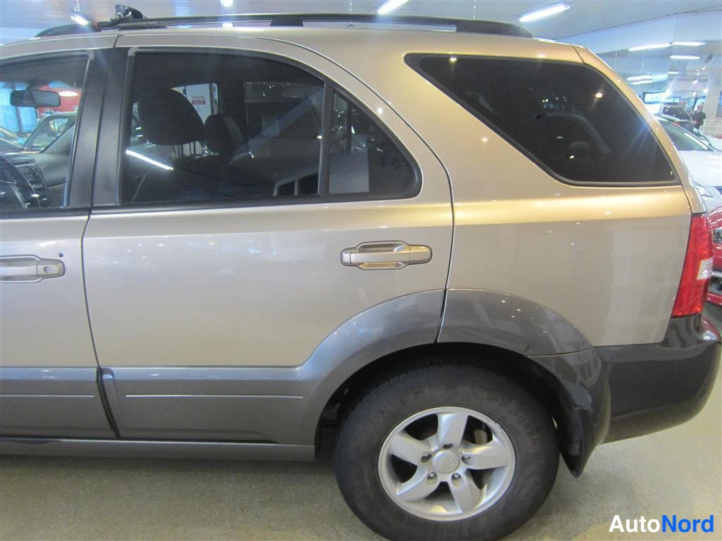 Valkoinen Kia Sorento 2008, takaviisto, kuva 6