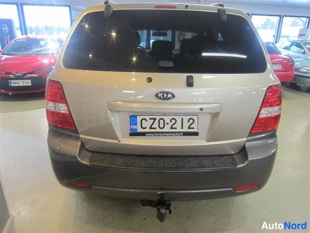 Valkoinen Kia Sorento 2008, takaa, kuva 8