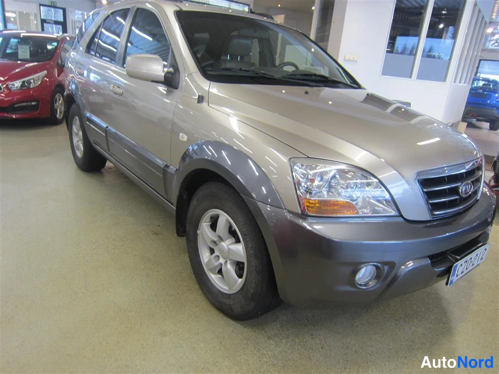 Valkoinen Kia Sorento 2008, etuviisto, keula oikealle, kuva 3