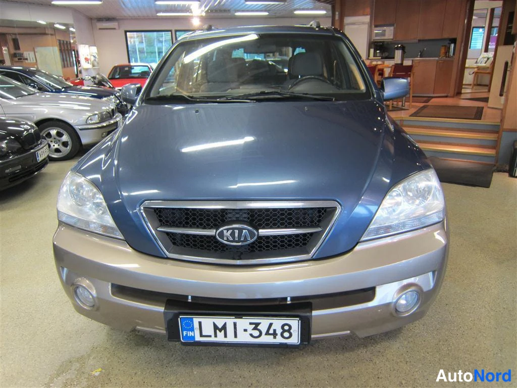 Sininen Kia Sorento 2005, edestä, kuva 2