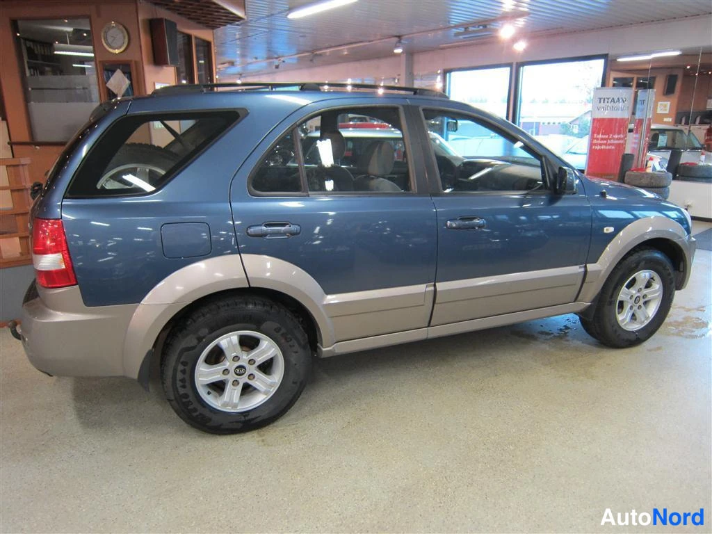 Sininen Kia Sorento 2005, sivulta, kuva 3