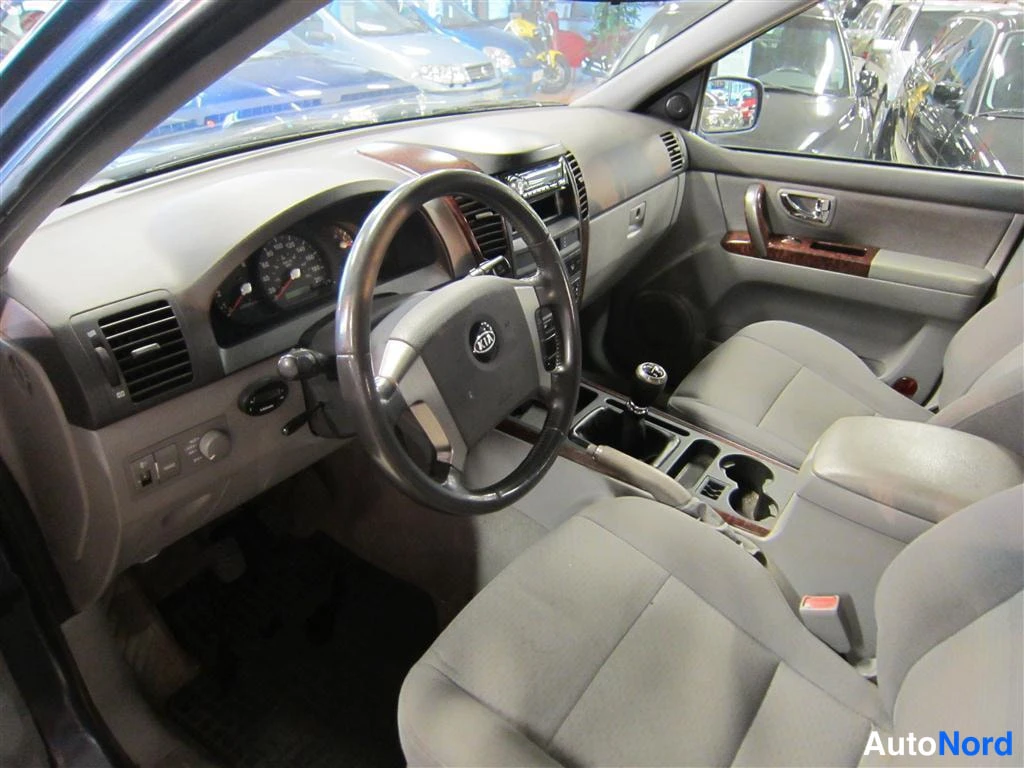 Sininen Kia Sorento 2005, ohjaamo, kuva 6