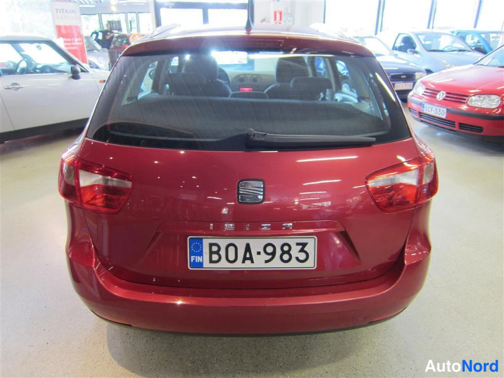 Punainen Seat Ibiza 2010, takaa, kuva 5