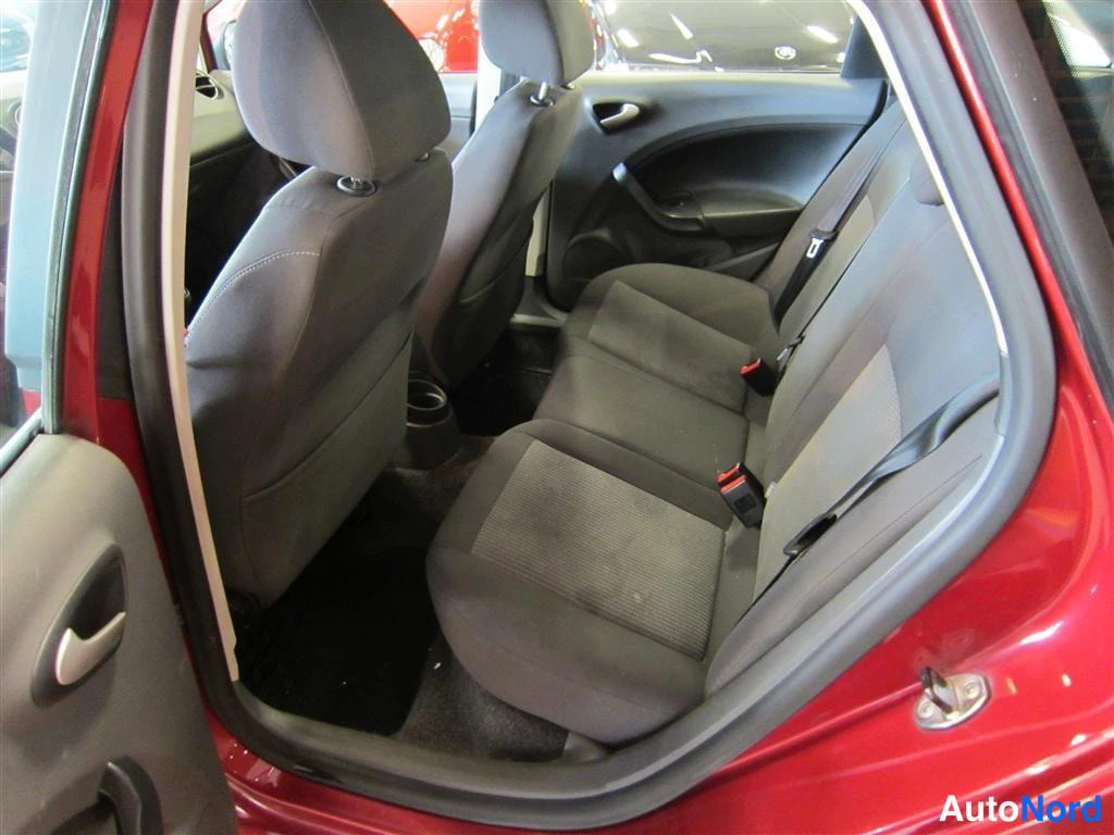 Punainen Seat Ibiza 2010, takaistuimet, kuva 9