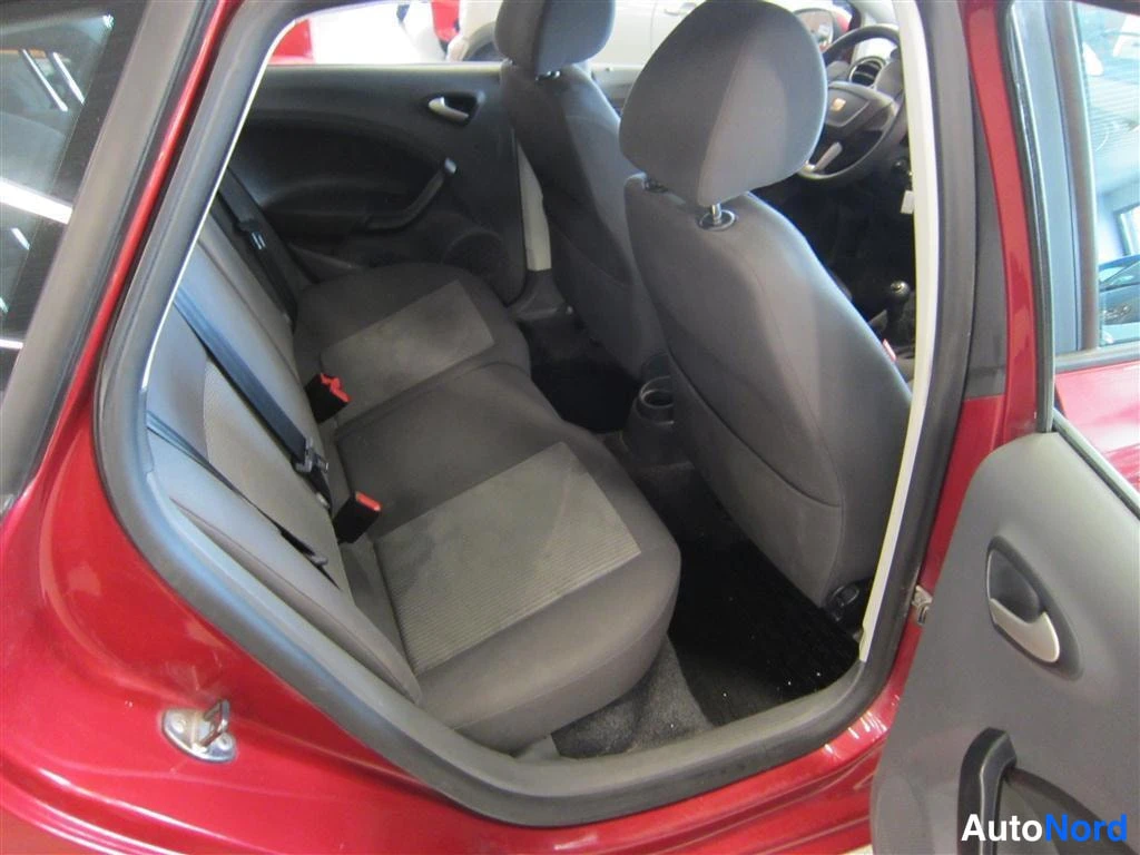 Punainen Seat Ibiza 2010, kuva 12