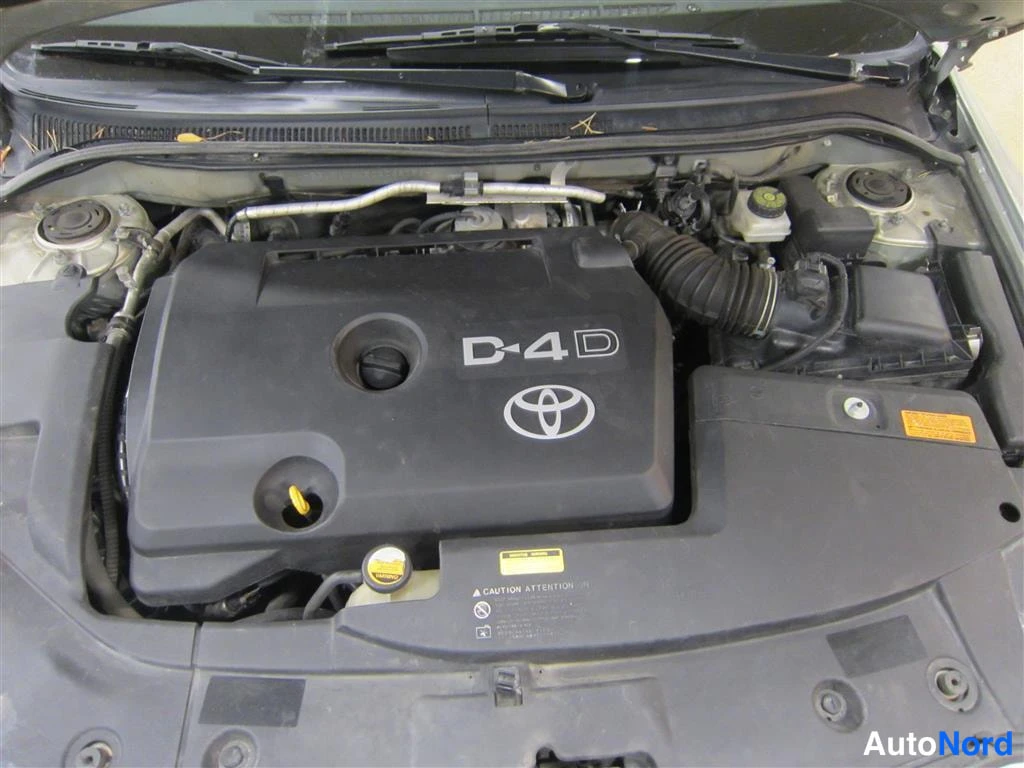 Vihreä Toyota Avensis 2008, moottoritila, kuva 11