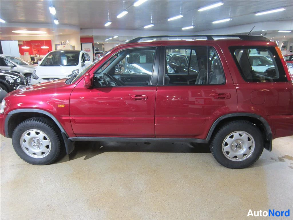 Punainen Honda CR-V 2000, sivulta, kuva 4