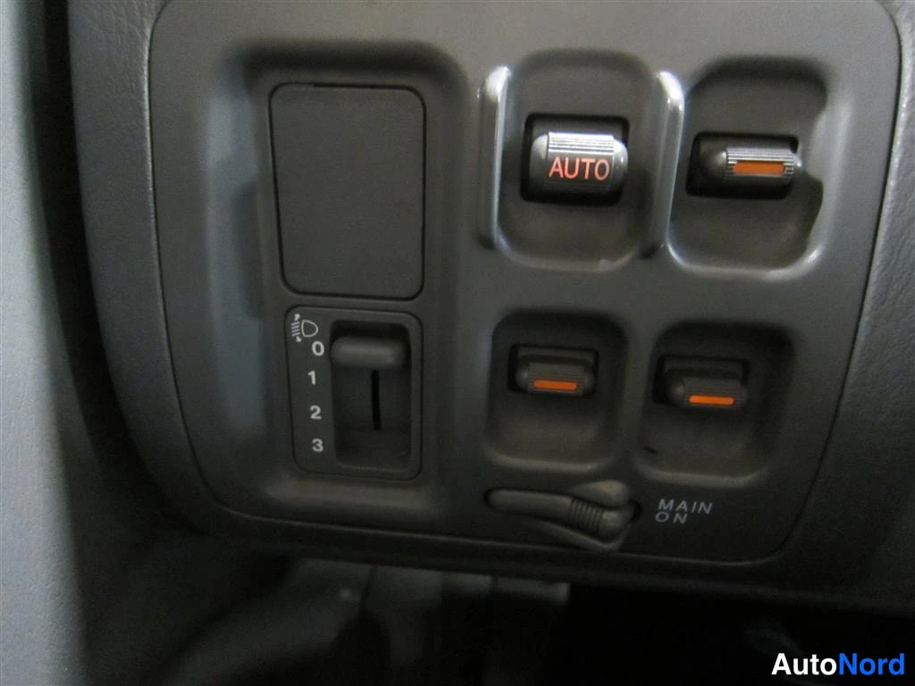 Punainen Honda CR-V 2000, yksityiskohta, kuva 16